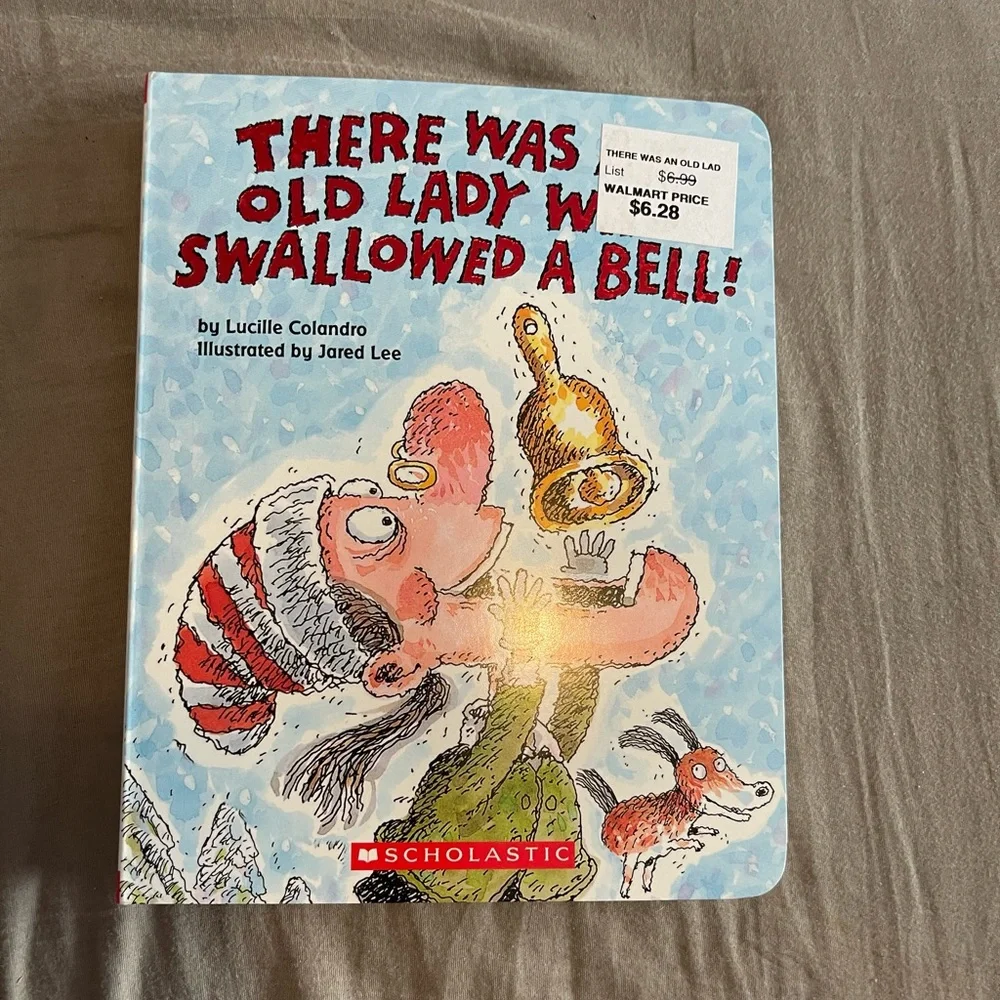 6 kids Christmas Books - Picture 4 of 8